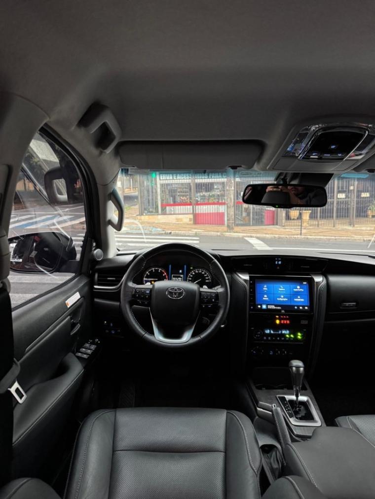 TOYOTA Hilux SW4 - Foto