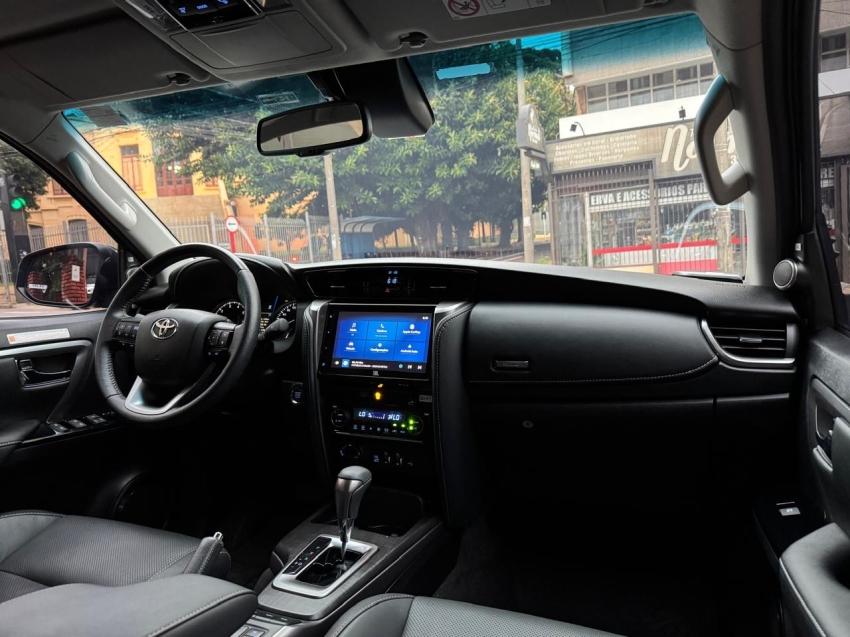 TOYOTA Hilux SW4 - Foto