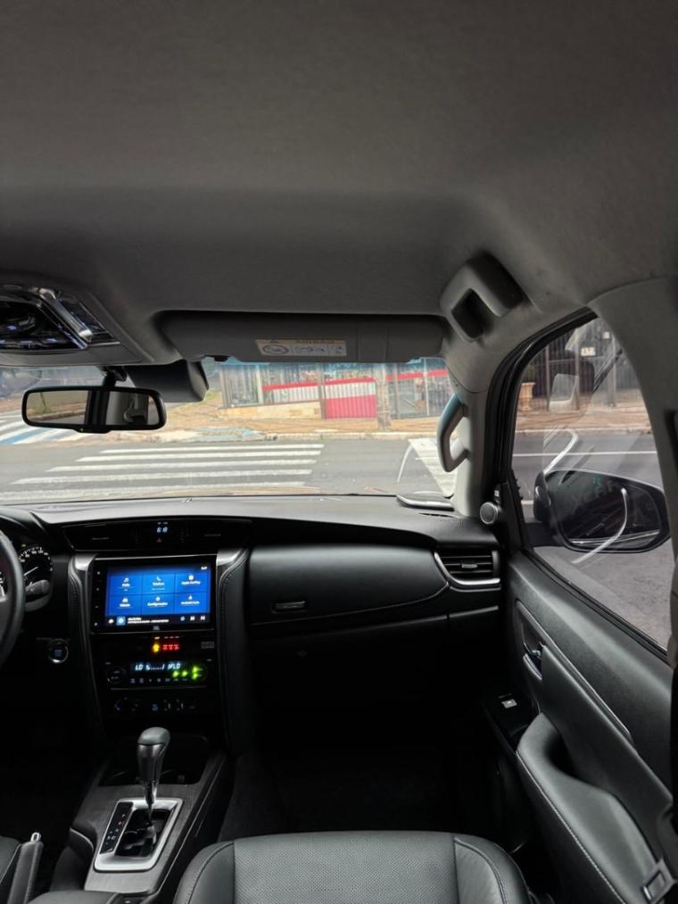 TOYOTA Hilux SW4 - Foto