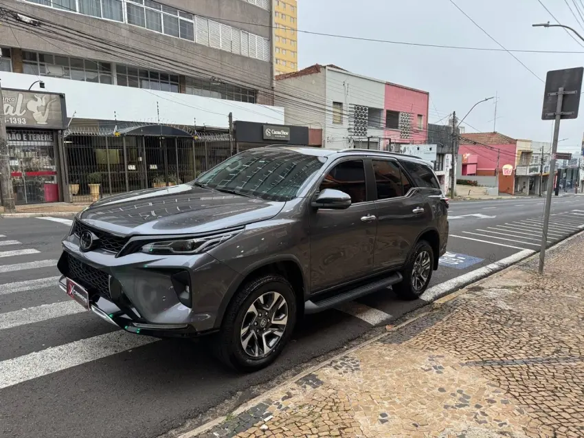 TOYOTA Hilux SW4 - Foto