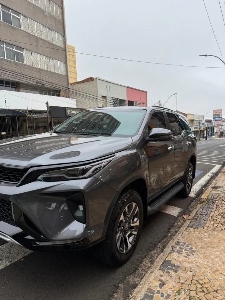 TOYOTA Hilux SW4 - Foto