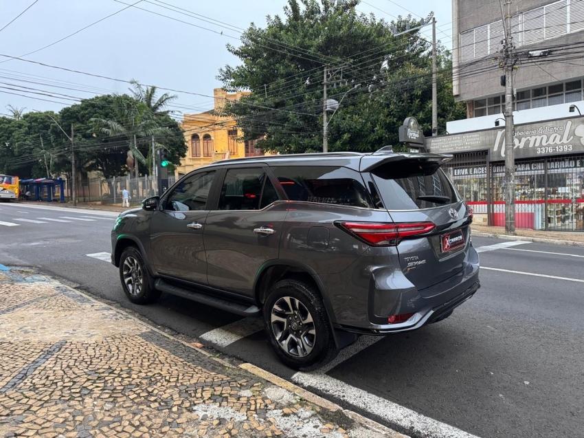 TOYOTA Hilux SW4 - Foto