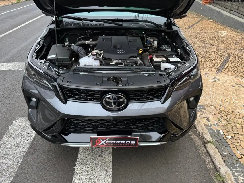 TOYOTA Hilux SW4 - Foto