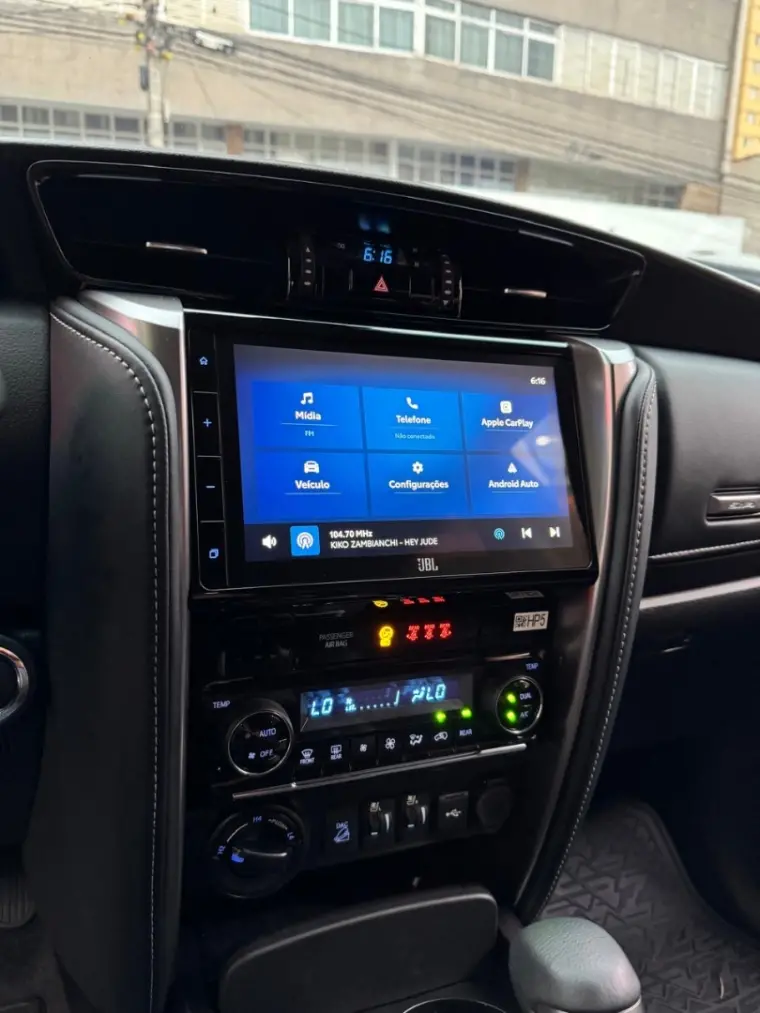 TOYOTA Hilux SW4 - Foto