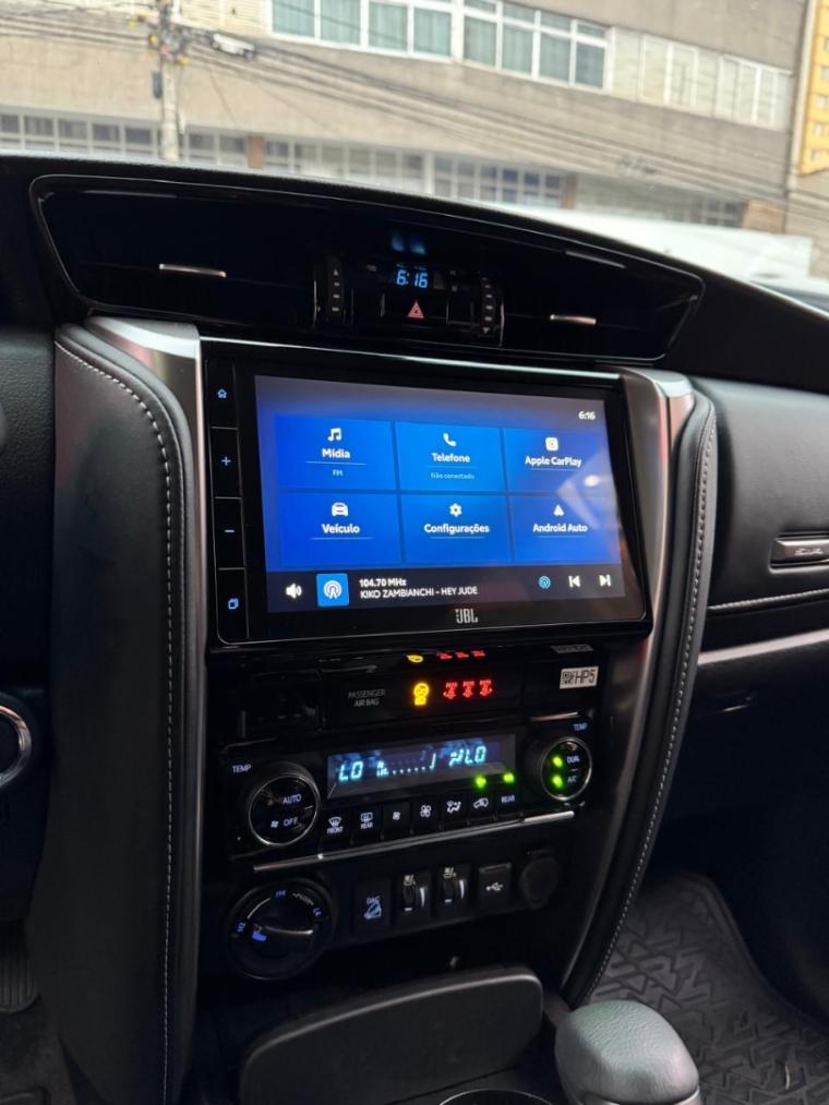 TOYOTA Hilux SW4 - Foto