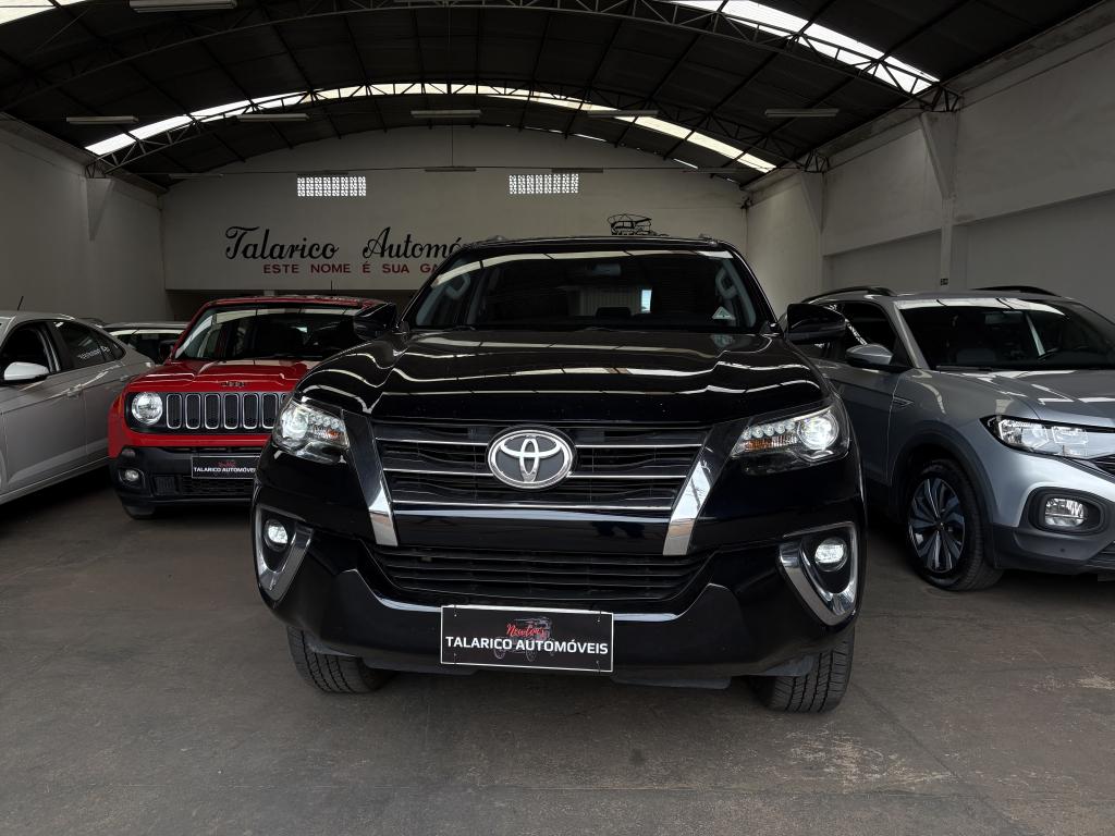 TOYOTA Hilux SW4