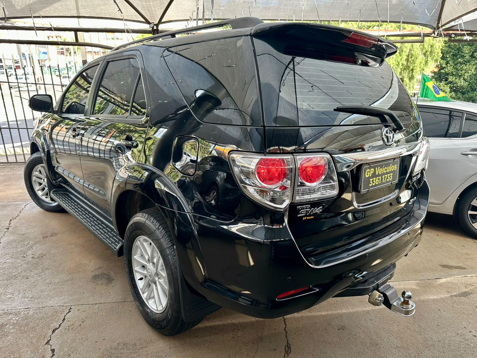 TOYOTA Hilux SW4 - Foto
