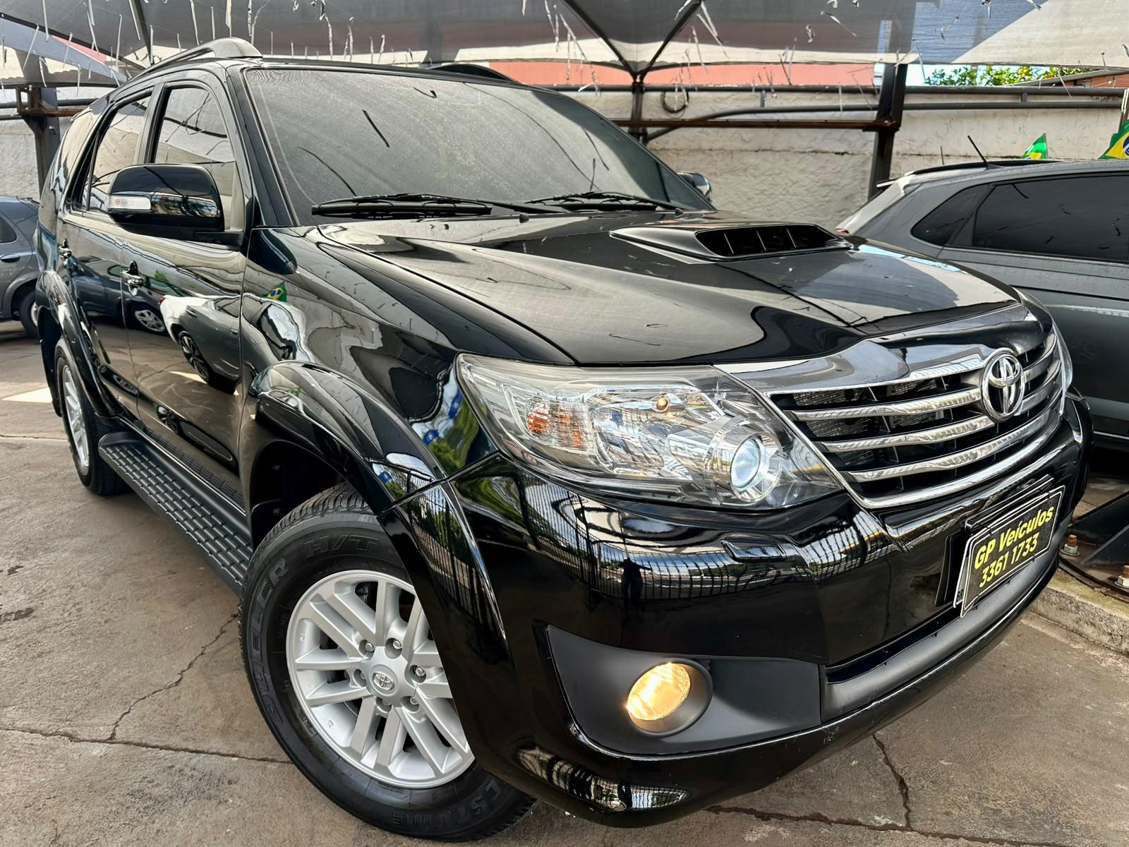 TOYOTA Hilux SW4 - Foto