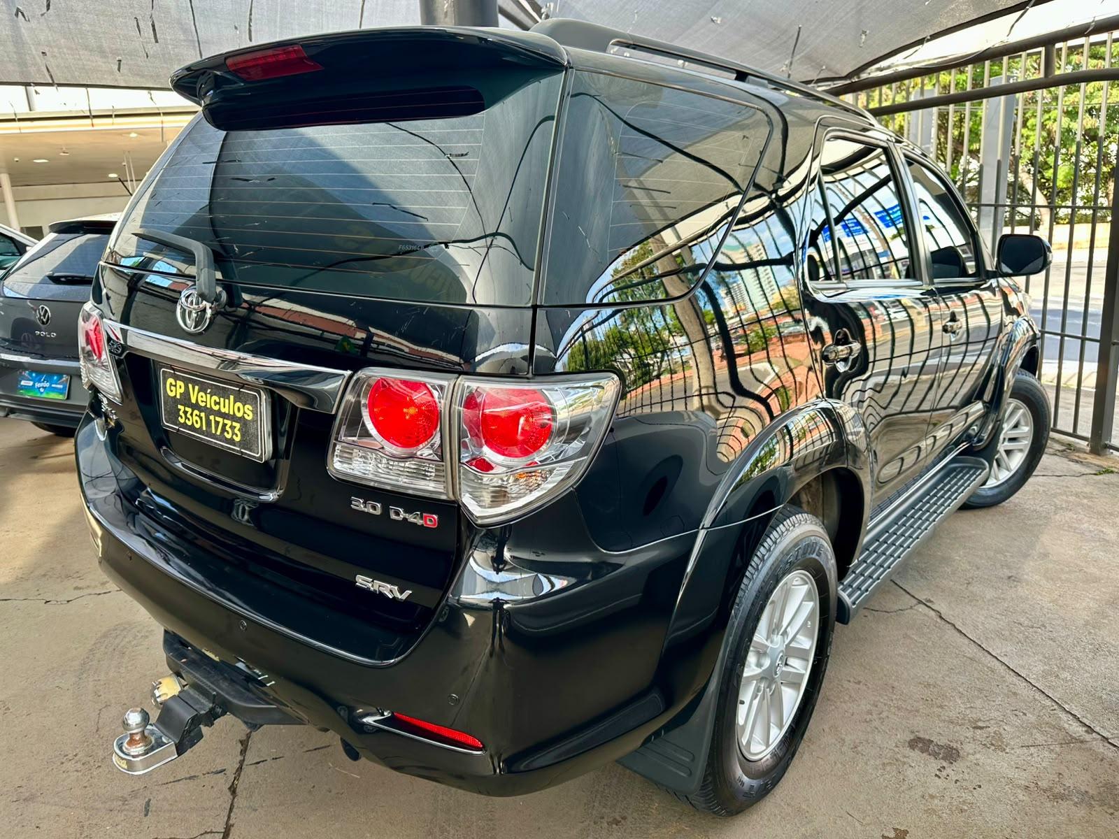 TOYOTA Hilux SW4 - Foto