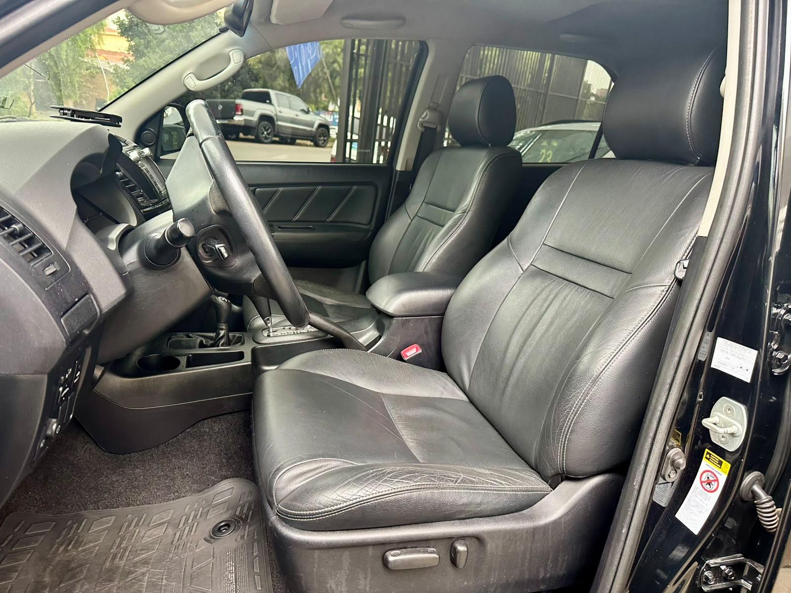 TOYOTA Hilux SW4 - Foto