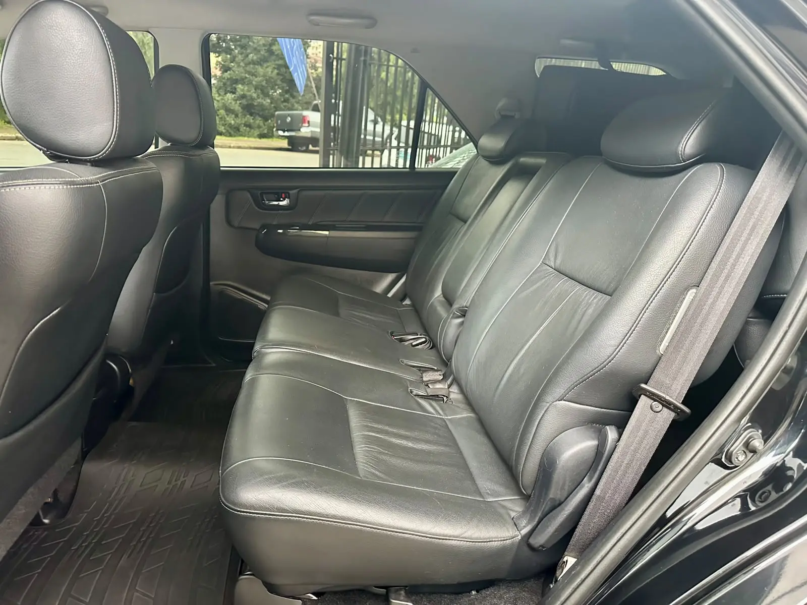 TOYOTA Hilux SW4 - Foto