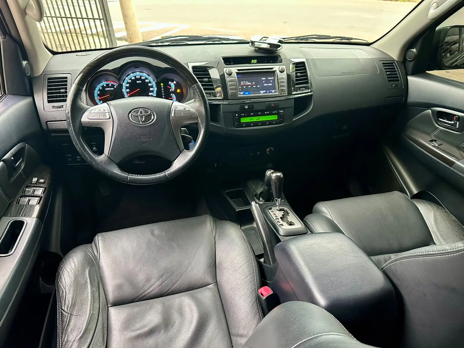 TOYOTA Hilux SW4 - Foto