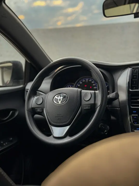 TOYOTA Yaris Hatch - Miniatura