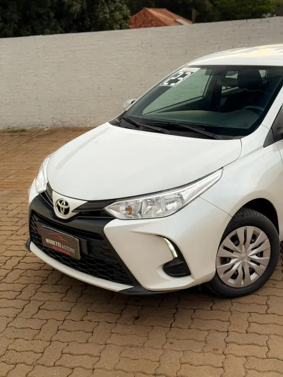 TOYOTA Yaris Hatch - Miniatura