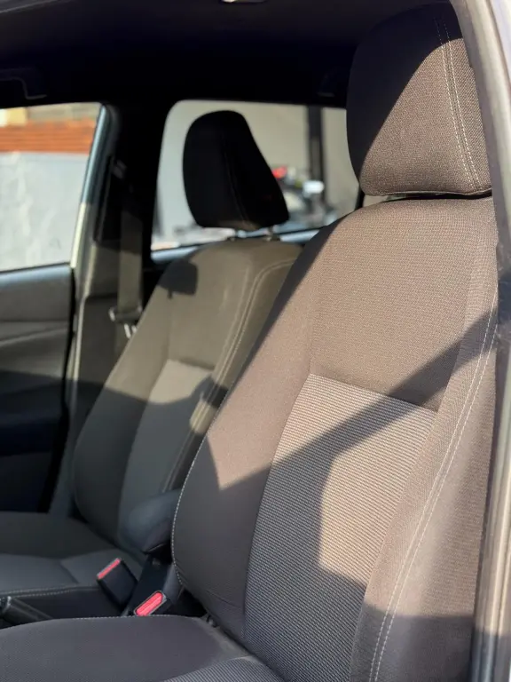 TOYOTA Yaris Hatch - Miniatura