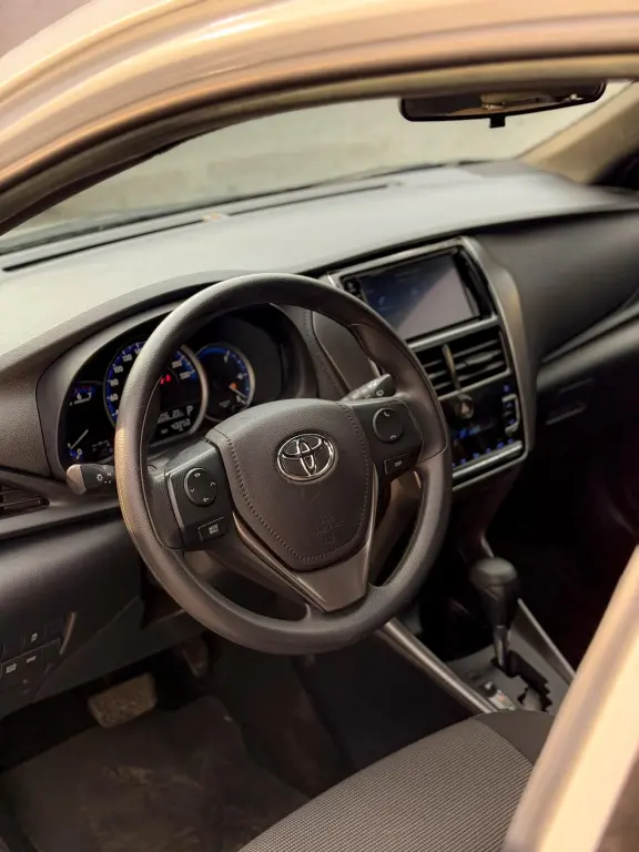 TOYOTA Yaris Hatch - Miniatura