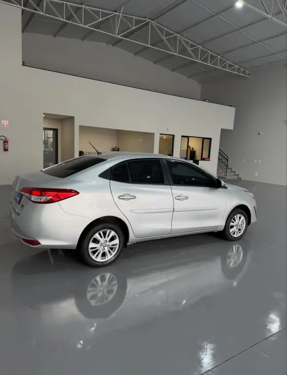 TOYOTA Yaris Sedan - Foto