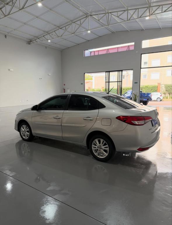 TOYOTA Yaris Sedan - Foto