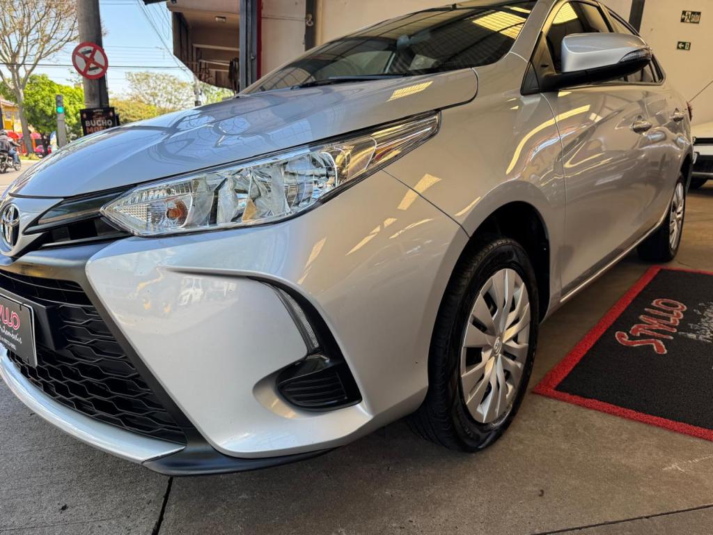 TOYOTA Yaris Sedan - Foto