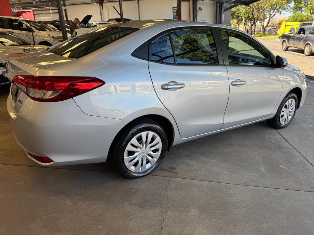 TOYOTA Yaris Sedan - Foto