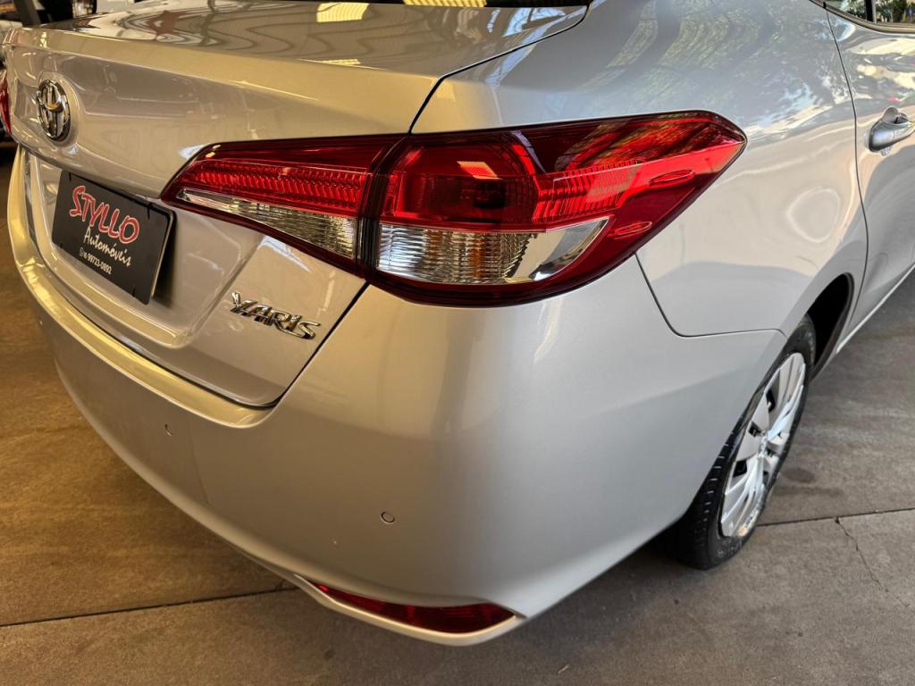 TOYOTA Yaris Sedan - Foto