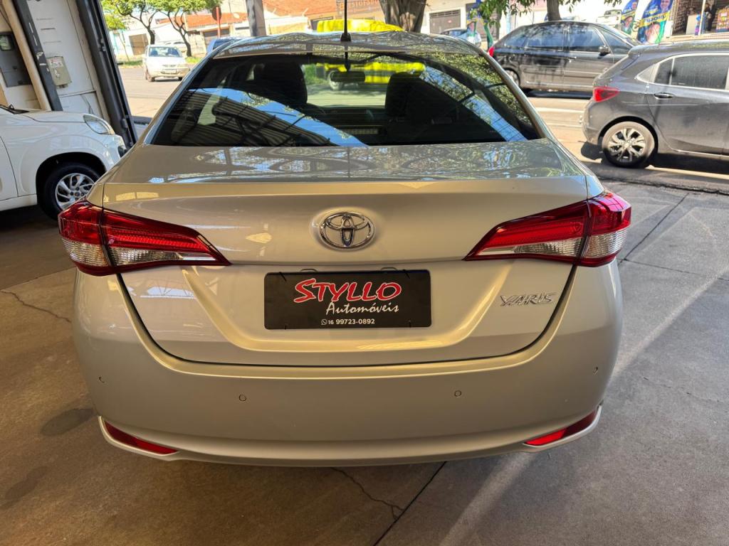 TOYOTA Yaris Sedan - Foto