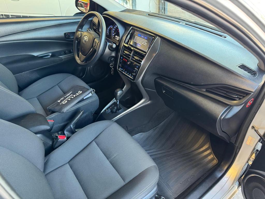 TOYOTA Yaris Sedan - Foto