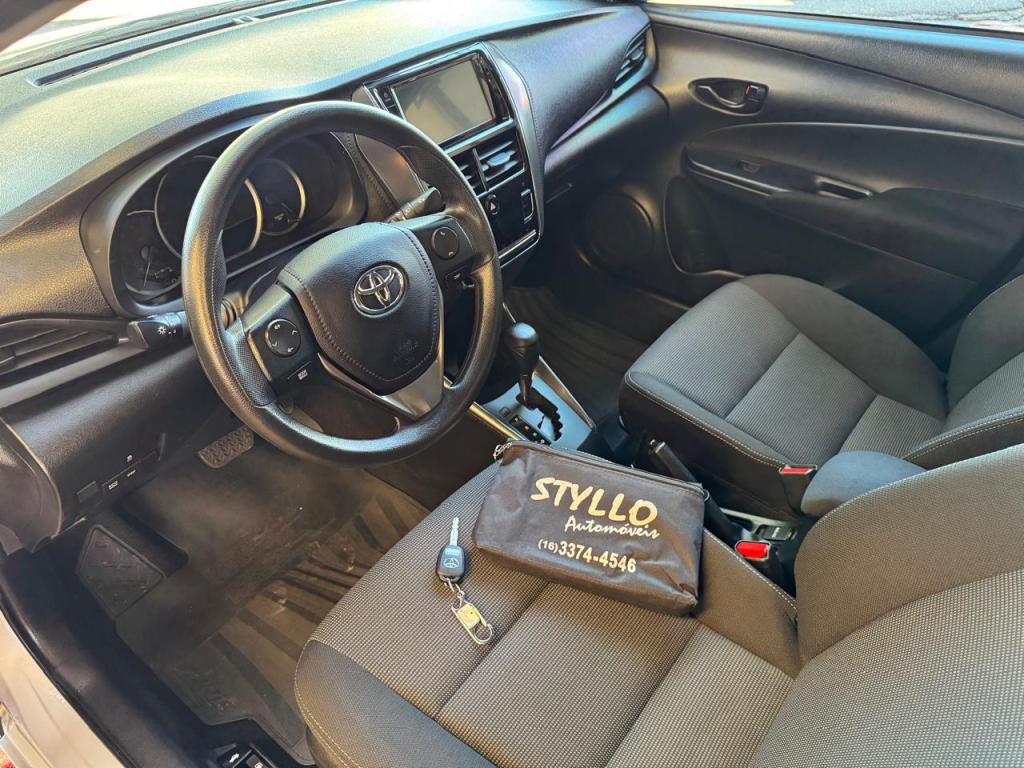 TOYOTA Yaris Sedan - Foto