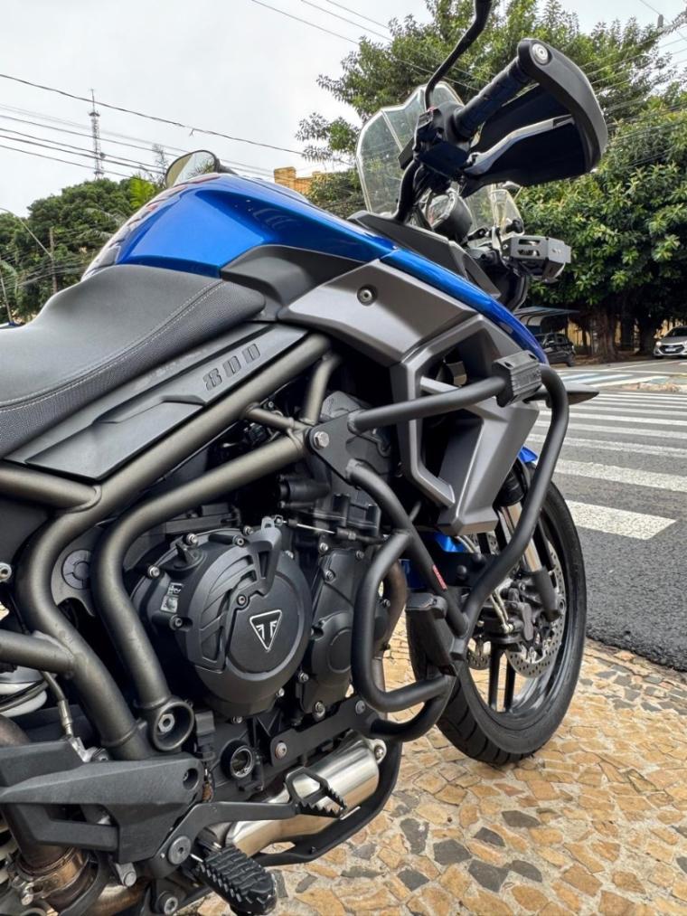 TRIUMPH Tiger 800 - Foto