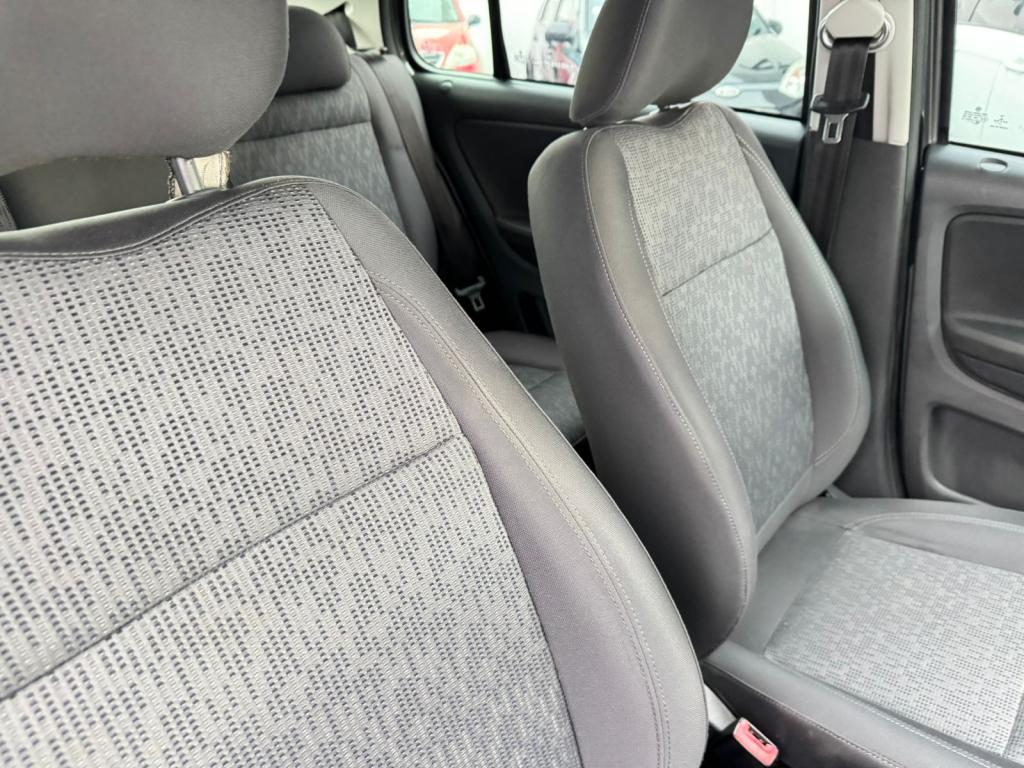 VOLKSWAGEN Fox - Foto