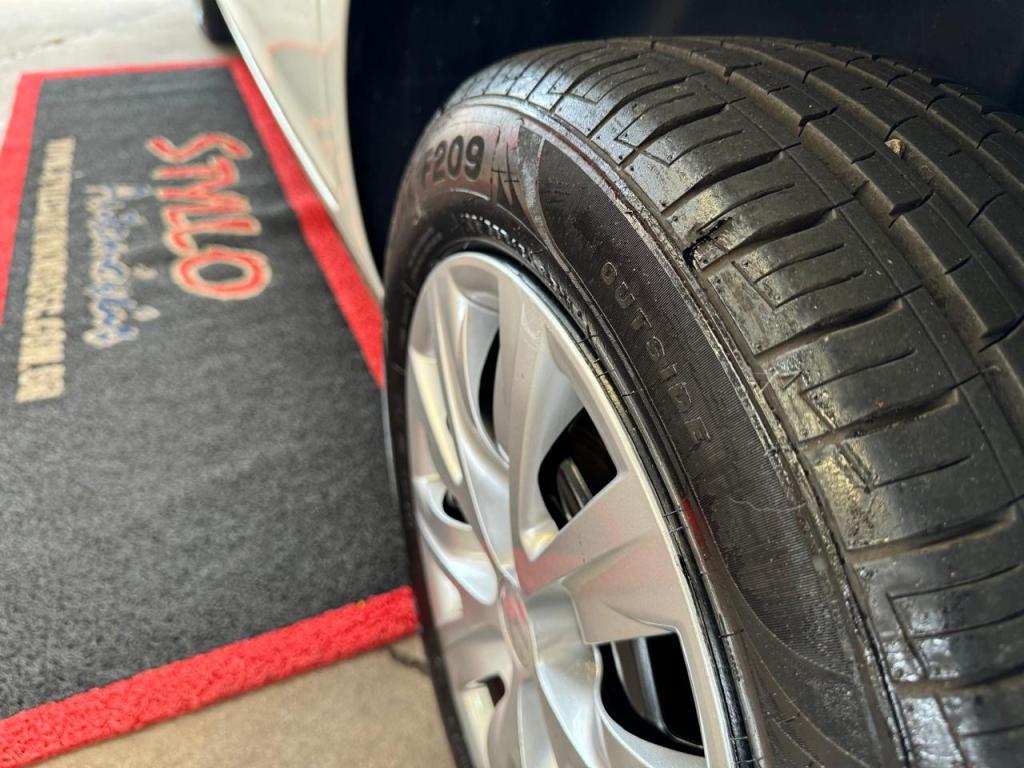 VOLKSWAGEN Fox - Foto