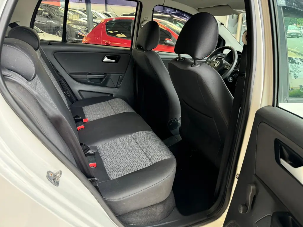 VOLKSWAGEN Fox - Foto