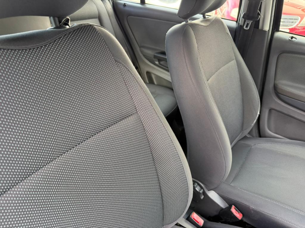 VOLKSWAGEN Fox - Foto