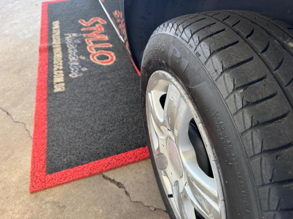 VOLKSWAGEN Fox - Foto