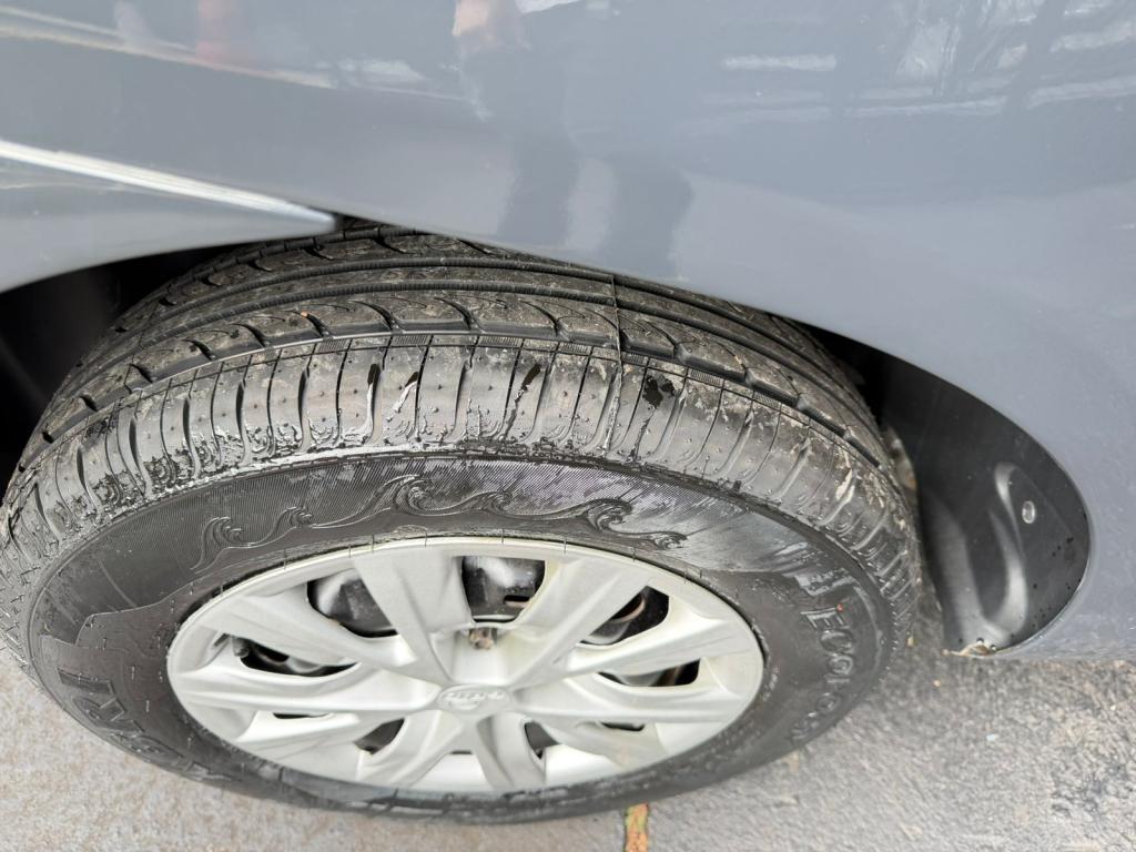 VOLKSWAGEN Fox - Foto