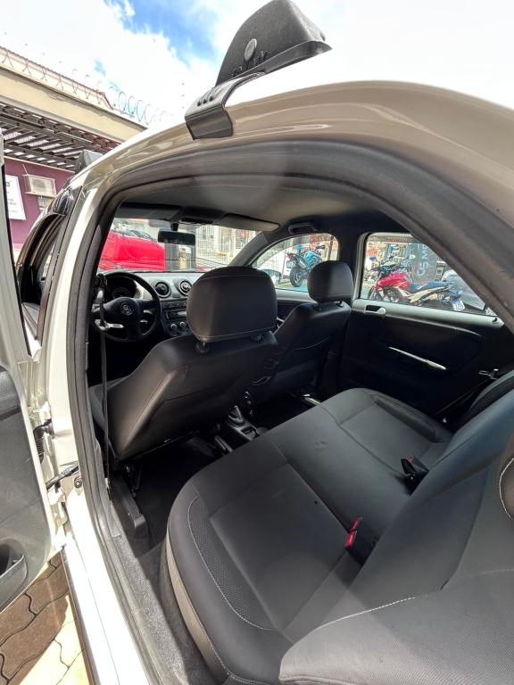 VOLKSWAGEN Gol - Foto