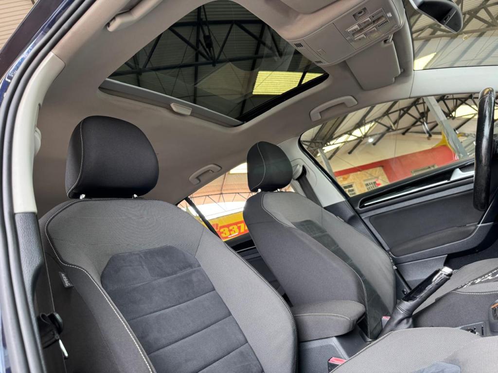 VOLKSWAGEN Golf - Foto