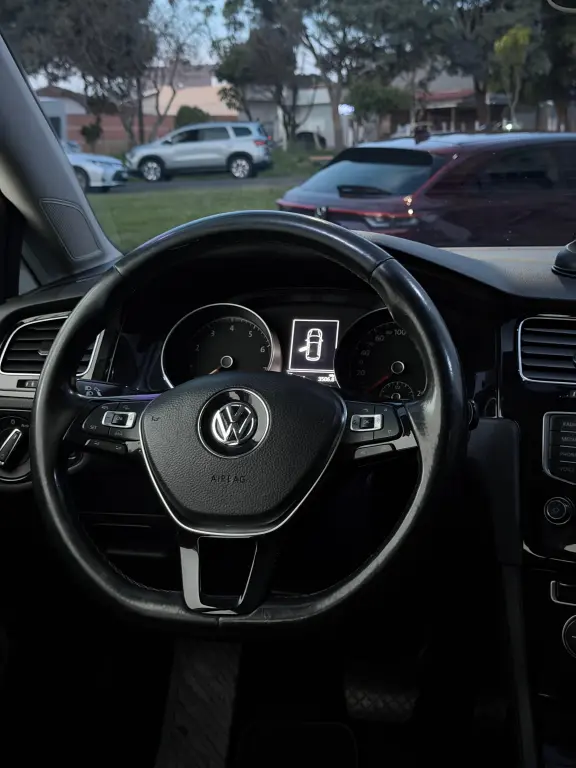 VOLKSWAGEN Golf - Foto