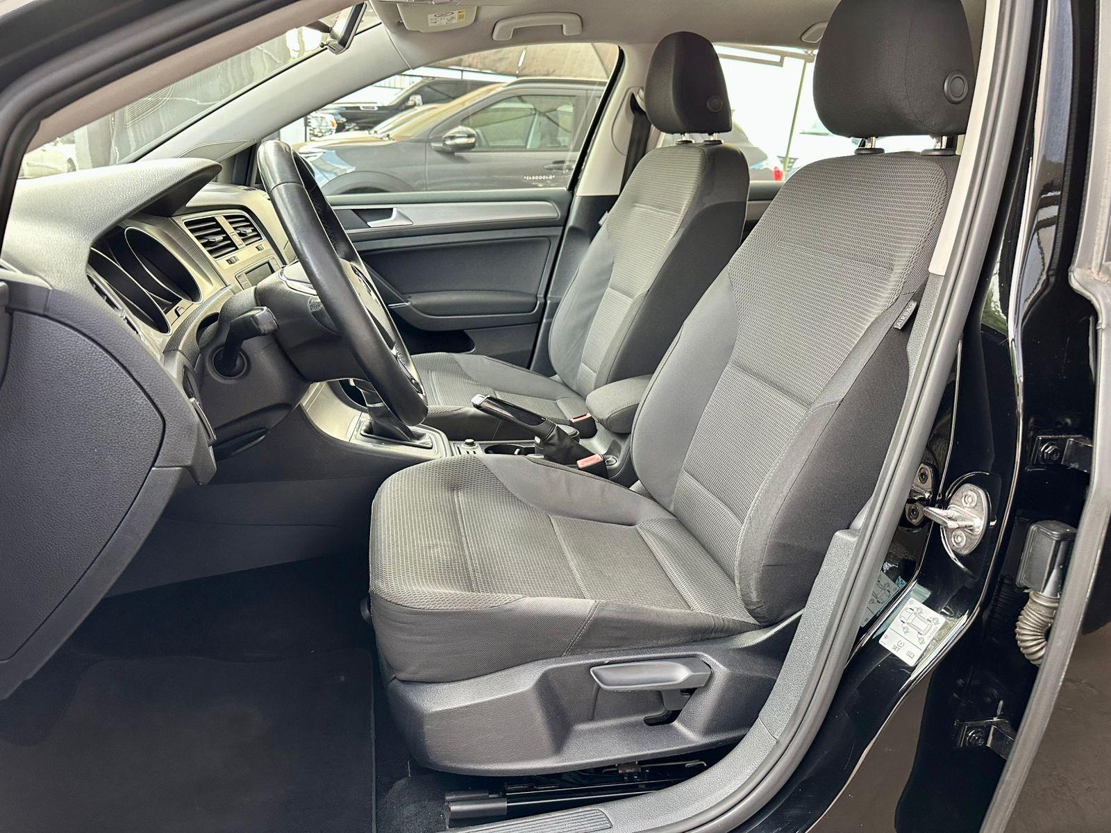 VOLKSWAGEN Golf - Foto