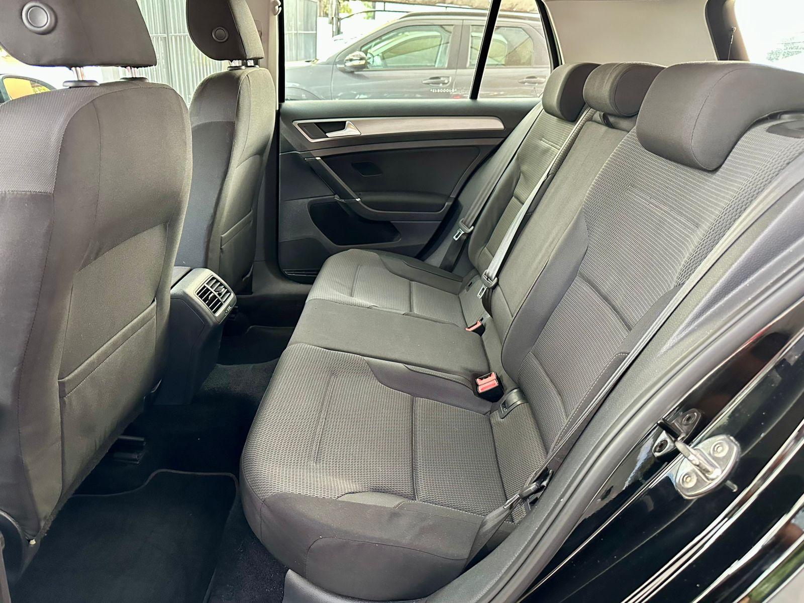 VOLKSWAGEN Golf - Foto