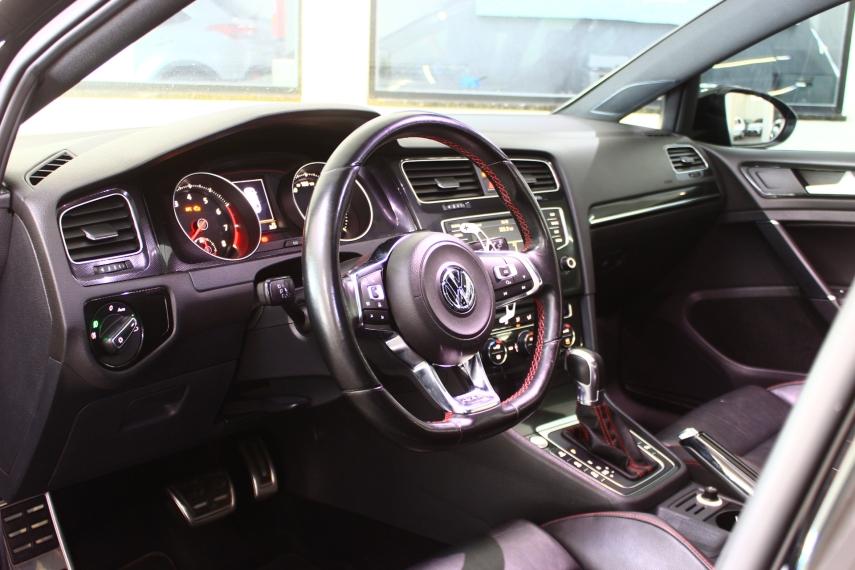VOLKSWAGEN Golf - Foto