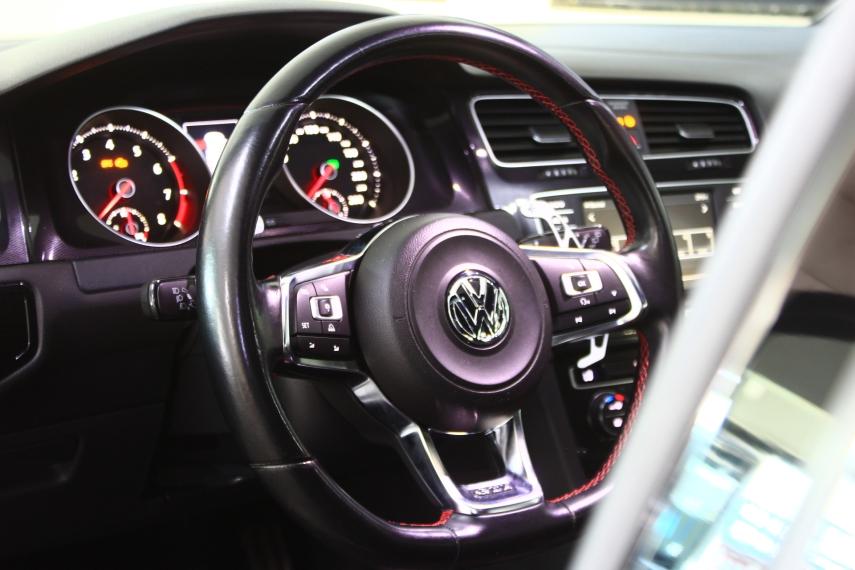 VOLKSWAGEN Golf - Foto