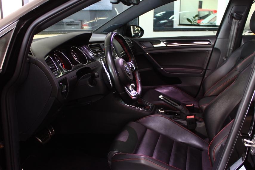 VOLKSWAGEN Golf - Foto