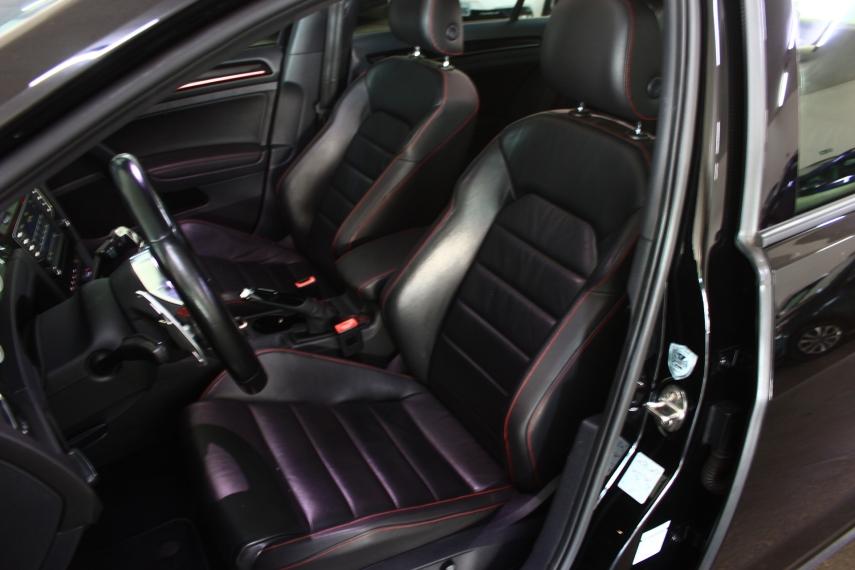 VOLKSWAGEN Golf - Foto