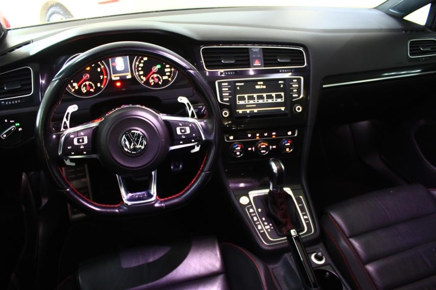 VOLKSWAGEN Golf - Foto