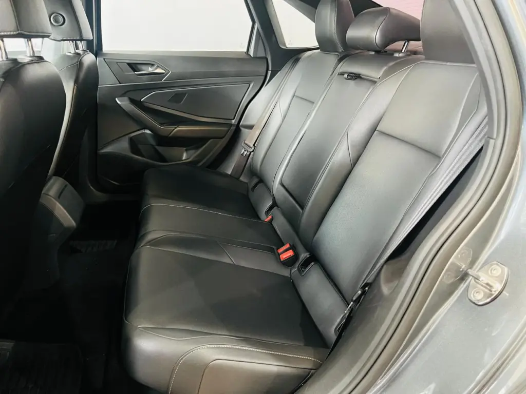 VOLKSWAGEN Jetta - Foto