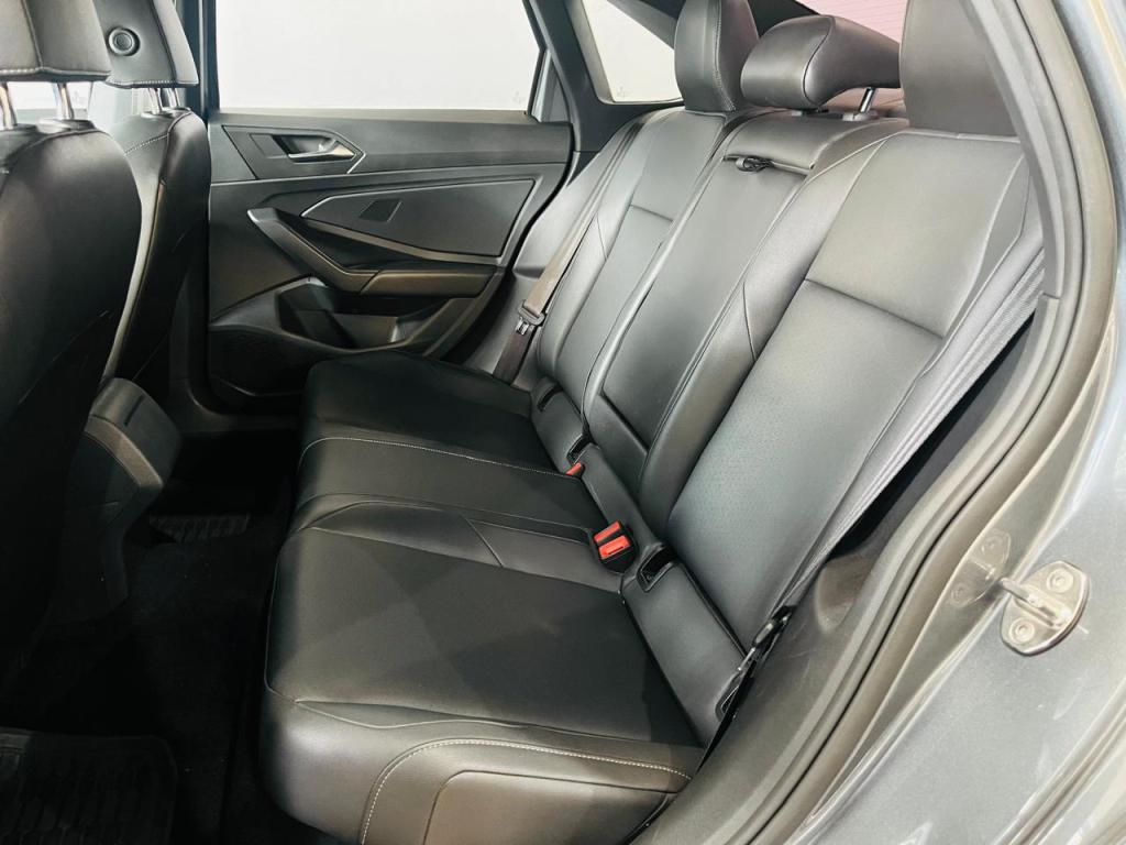 VOLKSWAGEN Jetta - Foto