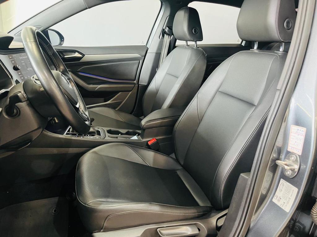 VOLKSWAGEN Jetta - Foto