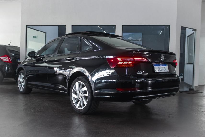 VOLKSWAGEN Jetta - Foto