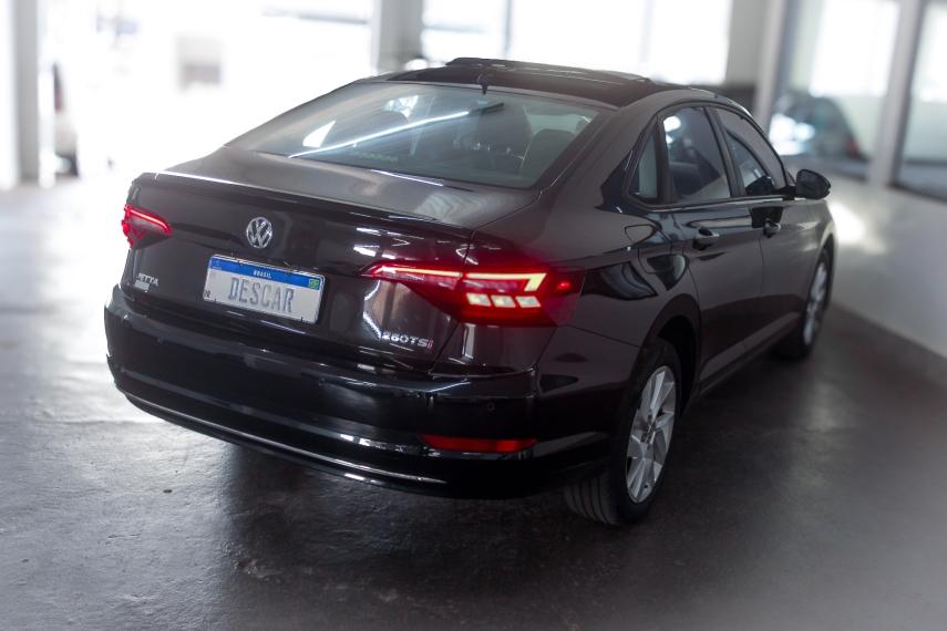 VOLKSWAGEN Jetta - Foto